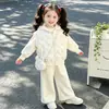 Conjunto de Colete para Meninas Outono/Inverno 2026 Novo Estilo Moda Infantil Elegante Aconchegante Espesso Roupas de Inverno Casuais Conjunto de Três Peças