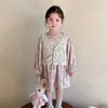 Conjunto de Vestido Floral para Menina Pequena Primavera e Outono 2025 Novo Estiloso Colete de Outono para Bebê Menina Conjunto de Duas Peças Tendência