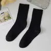 Meias Empilhadas para Mulheres, Meias de Cano Médio com Costura Dupla, Meias de Algodão Cor Sólida Preto e Branco, Absorventes de Suor, Respiráveis, Resistentes a Odores, Meias Longas Versáteis para Estudantes