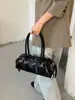 Bolsa de couro encerado de nicho coreana para mulheres, novo modelo 2026, toque de alta qualidade, bolsa baguette de ombro estilosa e moderna estilo biker