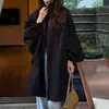 Trench coat feminino de comprimento médio, estilo coreano, com caimento solto, apresentando gola com cordão, perfeito para o outono, com uma silhueta relaxada e elegante que disfarça o corpo e cria um efeito emagrecedor