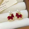 Brincos Pingente de Pônei de Veludo com Contas Estilo Outono e Inverno, Design Fofo de Luxo Leve, Brincos Versáteis Únicos