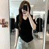 Camiseta de Manga Corta Off-Shoulder 2026 Nuevo Estilo Coreano Popular Corte Relajado Clavícula Expuesta Base Fruncida Camiseta