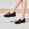 Novedad Primavera y Verano 2026 Zapatos de Trabajo Negros Suaves y Cómodos Zapatos de Cuero para Madres de Mediana Edad Zapatos de Suela Única Antideslizantes para Mujer Transfronterizo