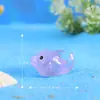Golfinho Sete Cores Brilha no Escuro Pingente de Pelúcia Musgo Micro-Paisagem Ornamento Criativo Joia Artesanato em Resina