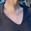 Collar de gota de agua de la suerte para mujer, estilo moderno, ligero, lujoso, diseño de nicho, colgante de cadena de clavícula con borlas simples a la moda.