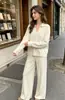 Conjunto de Duas Peças de Malha Larga para Outono e Inverno, Novo, Cruzado Europeu e Americano, Calça Wide Leg, Suéter com Lapela, Conjunto Casual Moderno para Mulheres