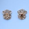 Peça de conexão de pingente poroso de borboleta de seda banhada a ouro e cobre material DIY acessórios de joias para grampo de cabelo com borla para roupas chinesas antigas