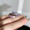 Nuevo anillo de flor de lavanda morada, un diseño único y vintage para mujer, perfecto para apilar, con un acabado de efecto goteo de esmalte y un estilo de anillo abierto