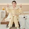 Conjunto de pijama de fleece coral para meninas para outono e inverno de 2026, novo roupão infantil de flanela espessada para meninas