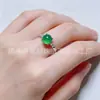Nuevo Anillo Verde de Calcedonia Estilo Chino de Moda, Comparable a Jadeíta Tipo Hielo de Alta Calidad, Lujoso Anillo de Jade Incrustado para Mujeres
