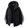 Chaqueta de Hombre Nueva para Otoño e Invierno 2026 con Tres Rayas, Corte Delgado, Elegante y de Moda, Abrigo de Algodón, Ropa de Abrigo Casual para Hombre