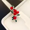 Broche Vermelho Retrô para Mulheres, Elegante de Alto Padrão, Corsage de Flor e Planta, Design de Nicho, Acessórios de Pino Exquisitos para Terno