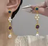 Collar de Perlas Geométricas Retro Francés Pendientes para Mujer 2025 Nuevo Estilo Caliente Estilo Exótico de Gama Alta Cadena Dorada para Clavícula