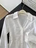 Camisa de Manga Longa Patchwork de Renda Falsa Duas Peças Feminina Coleção Primavera 2026 Camisa de Colarinho Meio do Comprimento Top Branco Proteção Solar