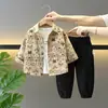 Conjunto de Primavera y Otoño para Niños 2025 Nuevo Estilo Camisa Elegante de Primavera y Otoño para Niños Conjunto de Dos Piezas Ropa Moderna para Bebés Venta al por Mayor