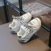 Zapatillas para niñas, zapatos para niños, nuevo modelo de otoño 2026, zapatillas para niños de suela blanda, zapatillas de entrenamiento alemanas de malla