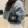 Bolso Pequeño Texturizado 2026 Nuevo Modelo Transfronterizo Bolso Cruzado Versátil para Mujer Bolso tipo Baguette de Un Solo Hombro para Debajo del Brazo Nicho Francés
