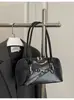 2026 Nova Moda Tendência Retrô High-End Pingente de Gato Bolsa de Ombro Transversal Estilosa Versátil Pequena Bolsa