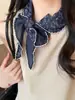 Pañuelo Triangular Floral Fresco y Sencillo para Mujer, Pañuelo Delgado de Seda de Alta Gama, Pañuelo para el Cuello para Combinar con Camisas, Accesorio para el Cuello