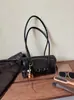 Bolsa Baguete de Mão Flip Top de Luxo Feminina Nova Outono/Inverno 2026 Pequena de Nicho Versátil para o Dia a Dia Bolsa de Ombro Bolsa de Braço