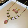 Set de Aretes y Collar Geométrico de Flor con Circonita Cúbica Retro Europeo, Collar de Lujo Ligero con Toque de Alta Gama, Accesorios de Moda para Banquetes