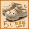 Sapatos Fofos de EVA com Solado Grosso e Furos de Torrada Femininos 2025 Novo Verão Roupa Externa Sandálias Baotou Antiderrapantes de Cintura Alta