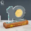 Trofeo de Cristal Creativo Insignia de Aniversario Hecha a Medida Incrustada con Medalla Trofeo de Gama Alta Hecho a Medida para Empleados Destacados