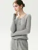 Nova coleção de outono: suéter de cashmere macio e elegante para mulheres, com gola abotoada, mangas compridas e um design versátil, perfeito como peça base ou como um conjunto de duas peças