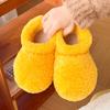 Botas peludas de exterior Nanbowan para mujer, lindas y modernas, cálidas y antideslizantes, divertidos zapatos cortos de algodón para mujer, estilo otoño e invierno