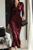 Falda Midi Ajustada al Cuerpo Estilo Diosa Europea y Americana Transfronteriza, Famoso Vestido de Satén de Gama Alta con Escote en V para Mujer