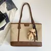Nuevo bolso de hombro tejido transfronterizo, gran capacidad, bolso tote de moda con bloques de color modernos, adecuado para salidas casuales y el trabajo.