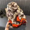 Novo Lenço Estampado Estilo Coreano de Algodão e Linho Imitado para Transmissão ao Vivo 2025 Cachecol Quente Clássico Europeu e Americano para Outono e Inverno com Xale