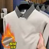Suéter Masculino 2026 Outono/Inverno de Pelúcia de Lã de Cordeiro Espesso Quente, Gola Listrada Falso Duas Peças Camisa Casual de Base