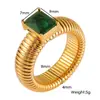 Anel de Moda de Alta Qualidade Banhado a Ouro 18K com Toque Luxuoso, Design de Listra com Zircônia Verde, Joia Versátil, Fábrica de Dropshipping para Tiktok e Kuaishou