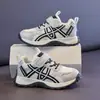 Nueva colección primavera/verano 2026 de zapatillas deportivas para niños: zapatos casuales cómodos, transpirables y elegantes para niños y niñas, adecuados tanto para niños de tamaño mediano como grande, y versátiles para varios atuendos