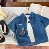 [Preço Especial de Liquidação, Sem Devoluções ou Trocas] Camisa Jeans Estampada de Verão Infantil Bangcheng G0190