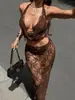 Nuevo traje de baño de tres piezas de encaje rojo estilo europeo y americano para mujer, bikini sexy de cuello halter con huecos, traje de baño para vacaciones en la playa
