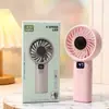 Pantalla Digital Simple Ventilador de Mano Pequeño Carga USB Ajuste de Velocidad Continuo con Correa de Mano Ventilador Pequeño Regalo para Estudiantes de Verano