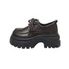 Zapatos pequeños de cuero de suela gruesa para mujer 2026 nuevo otoño versátil estilo británico retro que aumenta la altura antideslizante mocasines negros con cordones