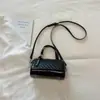 2026 Verão Versão Coreana Casual Bolsa Almofada de Mão Nova Padrão Trançado Bolsa Feminina Alta Estética Transversal Ombro Mochila Pequena