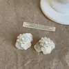 Brincos de Pérola em Formato de Concha de Pétala de Nuvem Inspirados em Design para Mulheres, Estilo Francês, Delicados e Luxuosos, Brincos Modernos e Versáteis