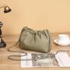 Bolso de axila de piel de vaca de primera capa, bolso para mujer de cuero coreano de alta calidad, práctico, resistente al desgaste, cadena de bolitas doradas pequeñas, Bolso Nube Nuevo 6815