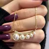 Collar de Perlas Vintage en Forma de Media Luna Estilo Francés para Mujer, Cadena de Clavícula de Lujo Ligero de Moda de Nicho, Nueva Cadena de Clavícula Irregular