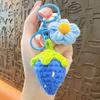 Llavero Creativo de Fresa de Lana Tejido a Mano, Exquisitos y Lindos Accesorios de Flores, Colgante para Bolso, Pequeño Regalo al por Mayor