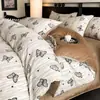 Novo Conjunto de Quatro Peças Esculpido em Leite Fleece Espesso Conjunto de Cama de Inverno com Fronha de Edredom de Fleece Dupla Face Lençol de Cama de Fleece de Coral Roupa de Cama Quente