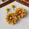 Aretes de Flor de Rafia en Tela Estilo Vacacional, Lujo Ligero y Sensación de Alta Gama, Aretes Dulces y Elegantes con un Diseño Único