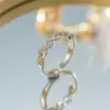 Novo Anel de Cobre com Zircônia Micro-Incustada Estilo Ins de Nicho Europeu e Americano para Mulheres, Vários Anéis Abertos Ajustáveis de Luxo Leve com Zircônias