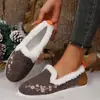 Sapatos de Inverno Novos de Grande Tamanho Bordados em Veludo de Cano Baixo para Mulheres Sapatos Planos de Algodão Bordados com Combinação de Cores em Camurça