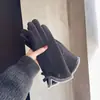 Luvas de Lã Femininas Outono e Inverno Dedo Indicador Touch Screen Laço Fashion Estilo Coreano Luvas de Lã com Pingente para Passeio